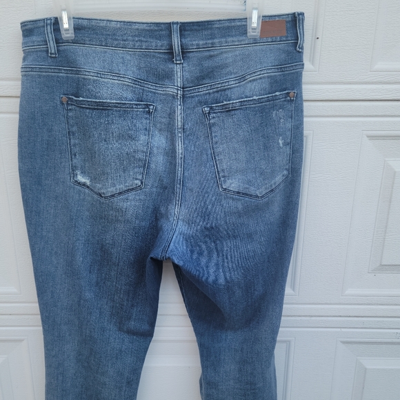 Judy Blue Jeans - Picture 5 of 10